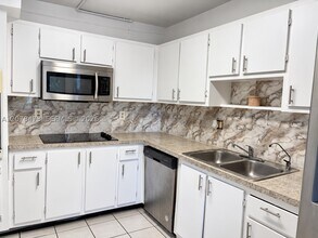 Building Photo - 205 Lakeview Dr