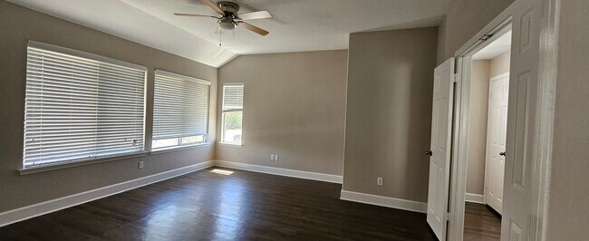 Foto del edificio - 2515 Eastwood Ln