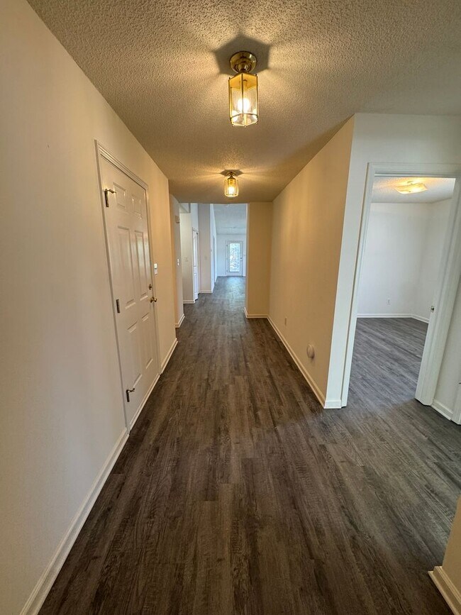Foto del edificio - 132 Springwood Ln