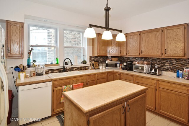 Primary Photo - 2151 N Avers Ave