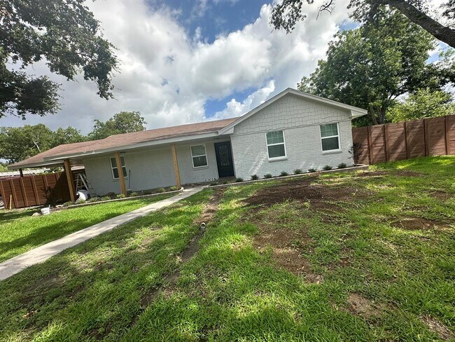 Foto del edificio - 13614 Oakwood Ln