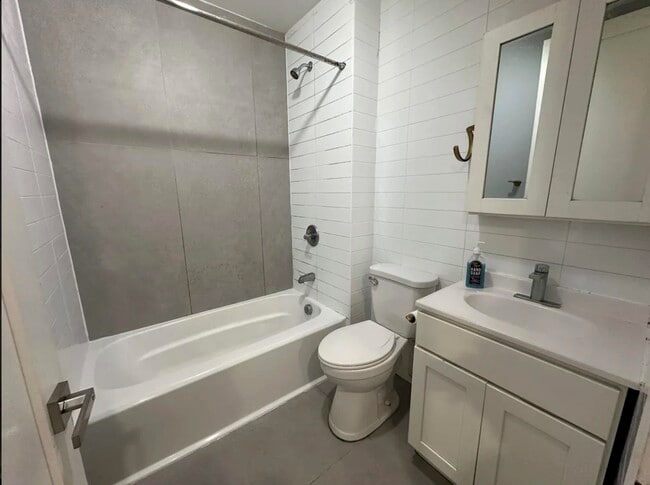 Building Photo - 1019 West Side Ave