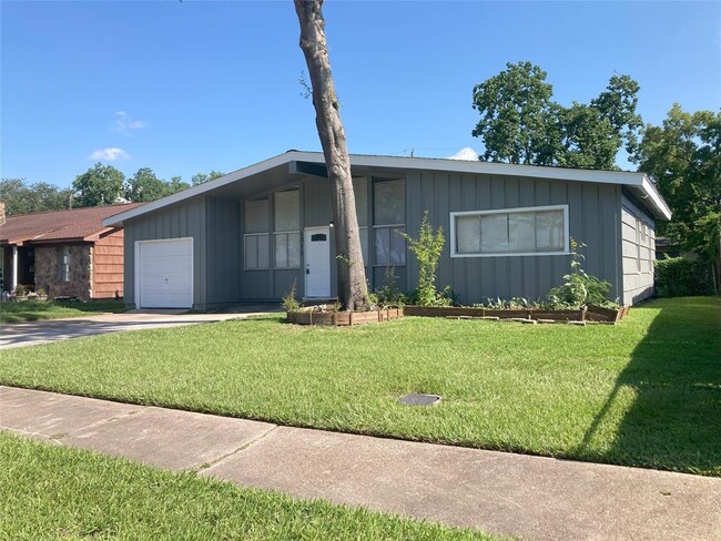 Building Photo - 1311 Parkside Dr