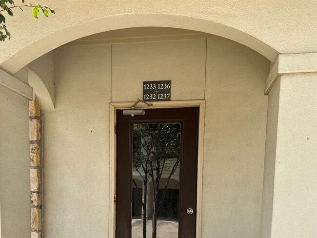 Foto del edificio - 7701 Rialto Blvd