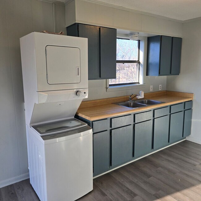 Foto del edificio - Modern & Spacious Upstairs 1 Bedroom Bungalow - Washer/ Dryer Included!