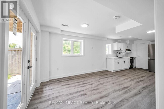 Building Photo - 537 Luple Ave