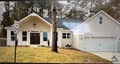 Building Photo - 405 Echo Ln