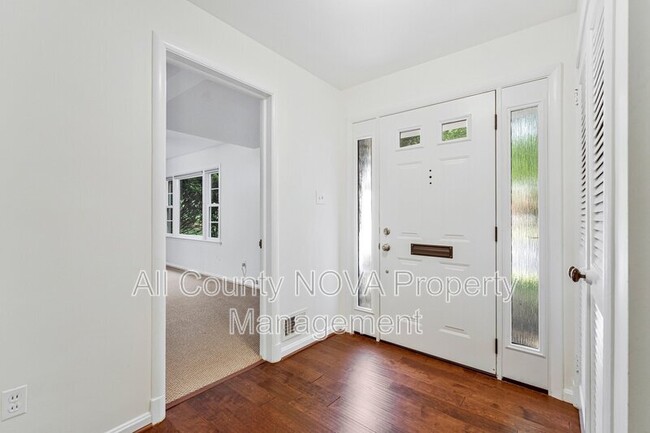 Building Photo - 3160 Ravenwood Dr