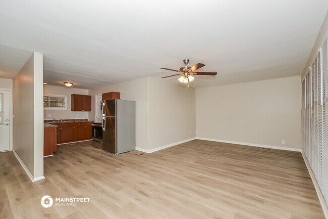 Building Photo - 8691 Bobolink Dr