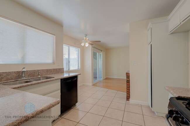 Building Photo - 4 Bed 3 Bath Single Family House with Large Backyard in Moreno Valley