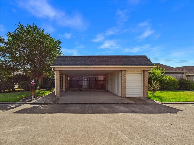 Building Photo - 2719 Olympia Dr