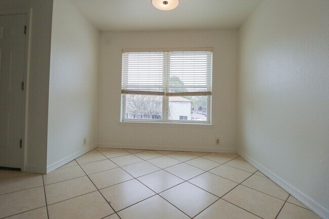 Foto del edificio - 2433 E 87th St