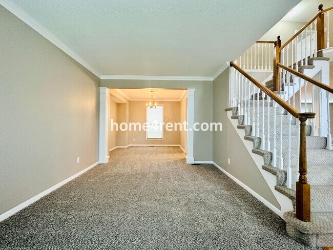 Foto del edificio - Great Cul-De-Sac Location, One Block To El...