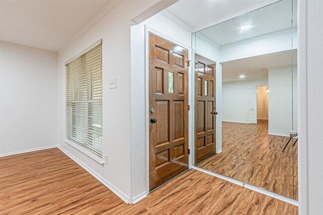Foto del edificio - 9133 Villa Park Cir