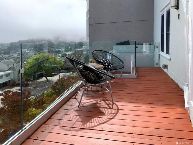 Foto del edificio - 753 Corbett Ave