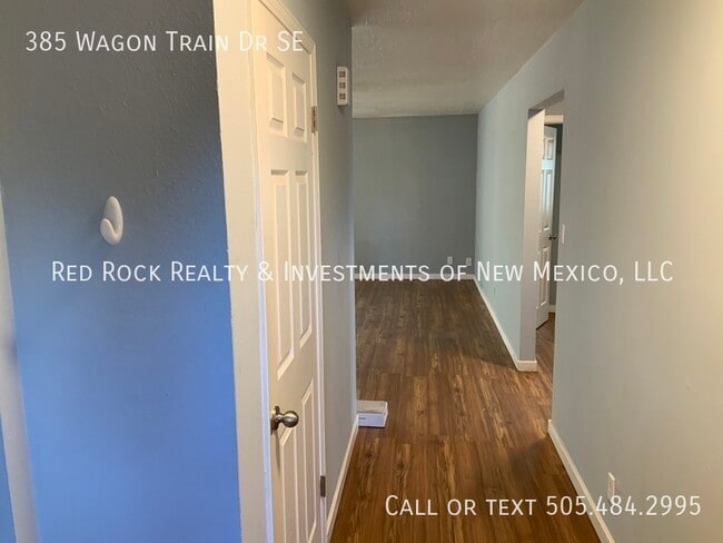 Building Photo - 385 Wagon Train Dr SE