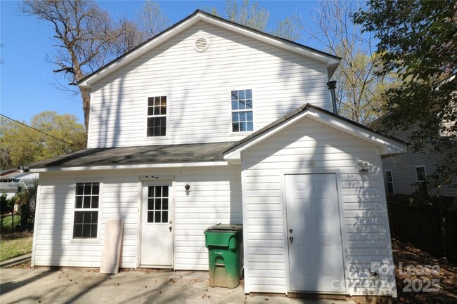 Foto del edificio - 1022 Hickory Nut St