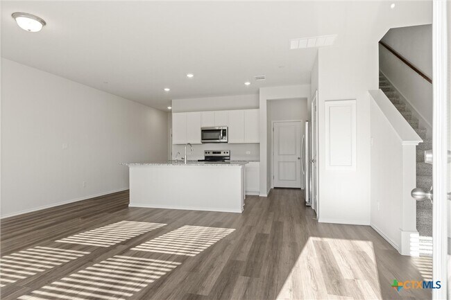 Foto del edificio - 12811 Village Spun Plz