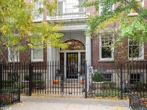 Building Photo - 1201 N Astor St