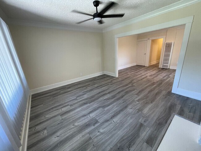Foto del edificio - 204-206 N. Cedar St.