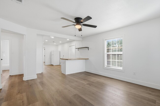 Foto del edificio - 541 E N 18th St