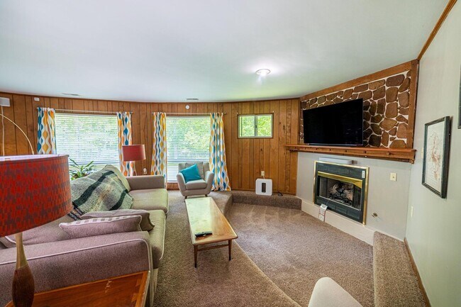 Building Photo - 516 McIntosh Dr