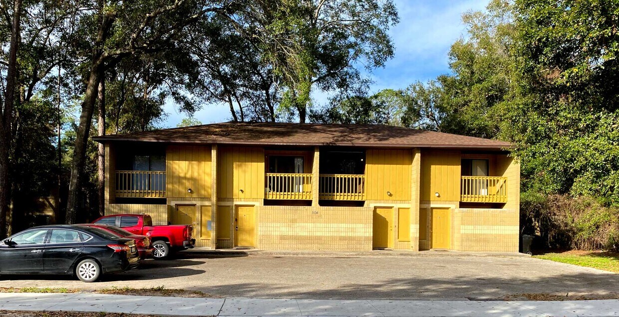 Foto principal - 504 SW 67th Ter
