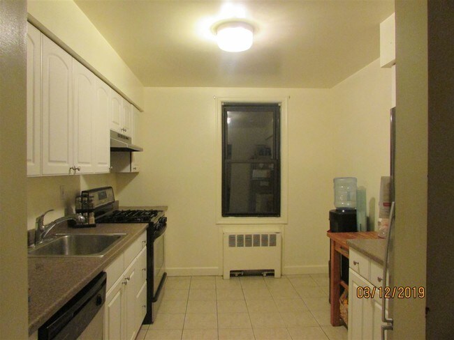 Building Photo - 67 W 48th St