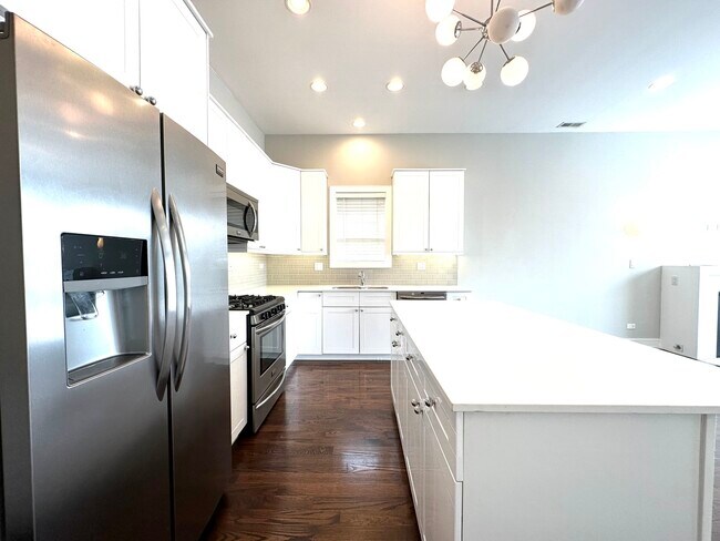 Foto del edificio - 2412 W Cortland St