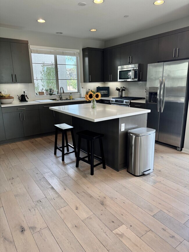 Foto del edificio - 5256 Pacific Ter