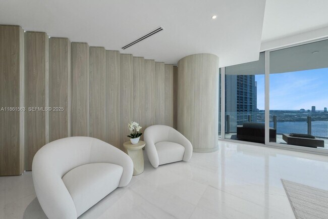 Foto del edificio - 300 Biscayne Blvd Way