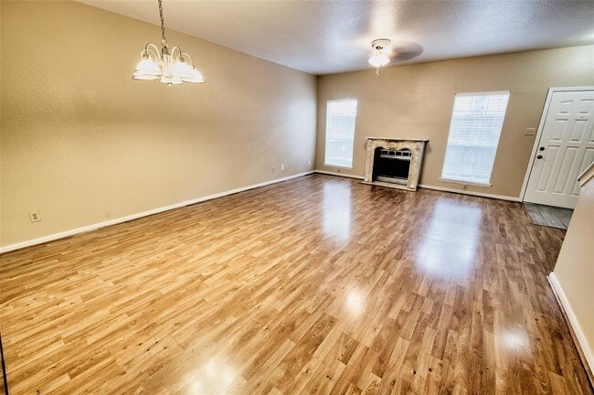 Foto del edificio - 3780 Tanglewilde St