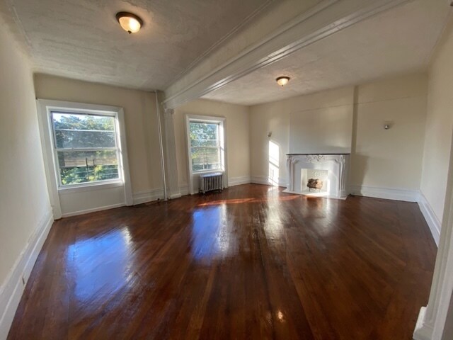 Building Photo - 590 Riverside Dr