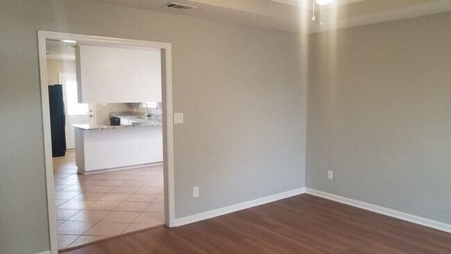 Building Photo - 3 Bedroom/2 Bath Home in N Lowndes