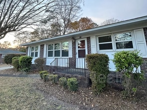 Building Photo - 408 Lynette Dr