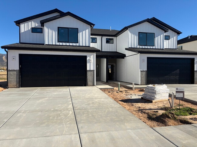 Building Photo - 2782 N Clark Pkwy