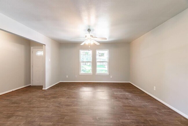 Building Photo - 3818 Gardendale Dr