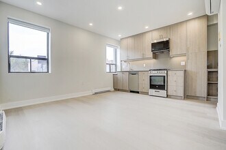 Building Photo - 240 Durie St