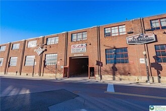 Building Photo - 11 W 2nd St