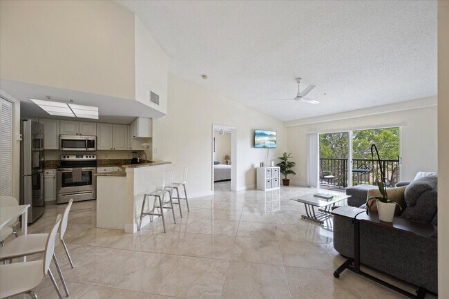 Building Photo - 1100 Crestwood Ct S