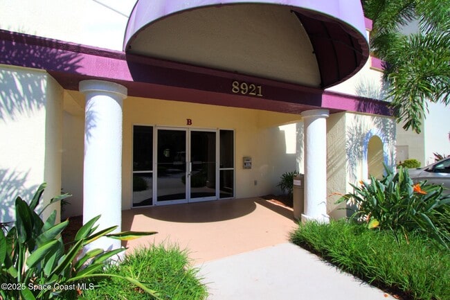 Foto del edificio - 8921 Lake Dr