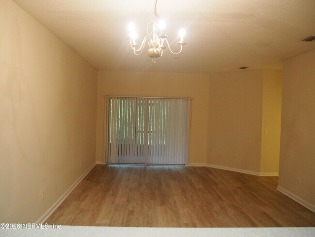 Foto del edificio - 12301 Kernan Forest Blvd