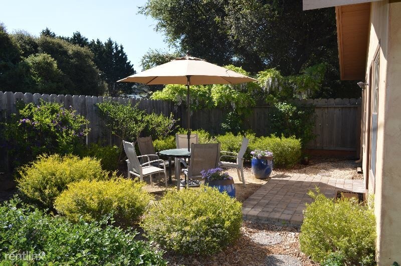 Foto principal - 8562 Carmel Valley Rd