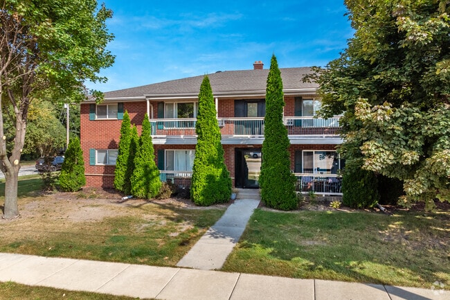 Exterior - Evergreen Terrace Apartments