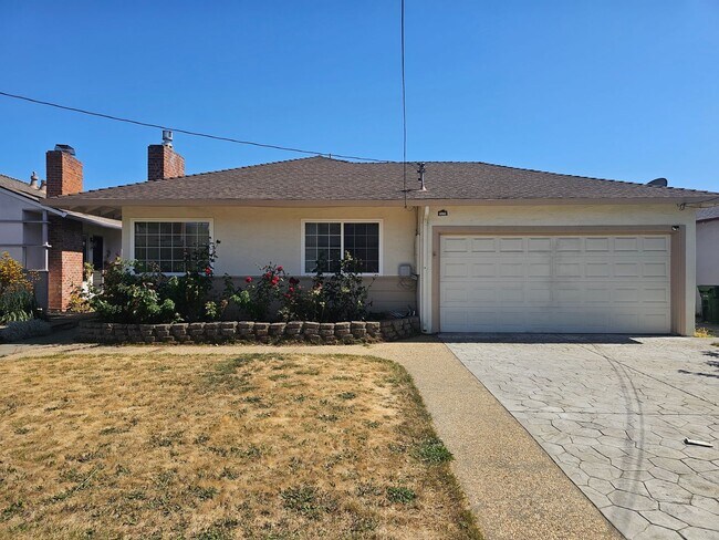 Building Photo - Charming Castro Valley Home: Spacious Livi...