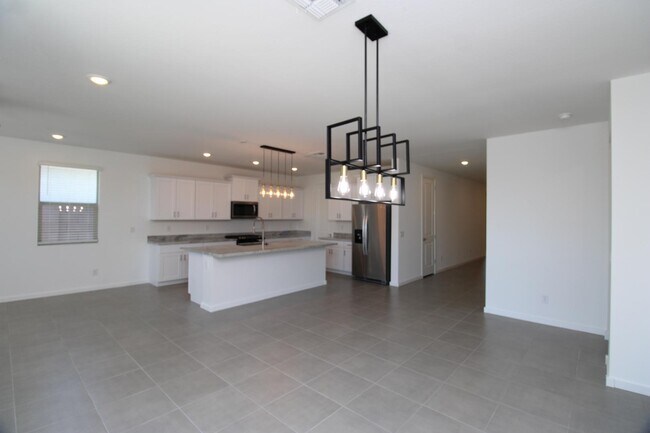 Foto del edificio - 16067 W El Cortez Pl