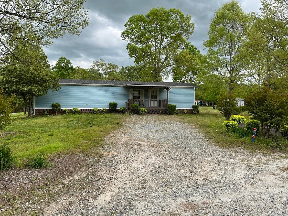 Foto principal - 279 Tricycle Hill Lane-Horse country home