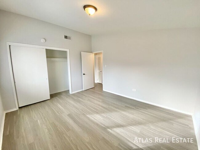 Foto del edificio - Experience Unmatched Comfort and Convenien...