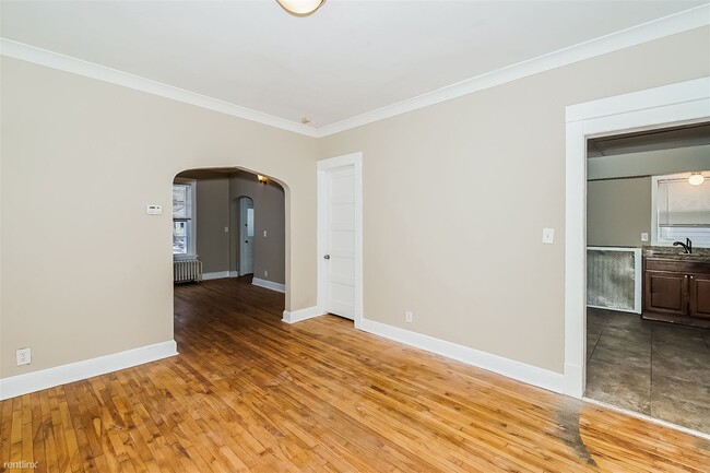 Building Photo - 4 br, 2 bath House - 670 Hawthorne Ave E