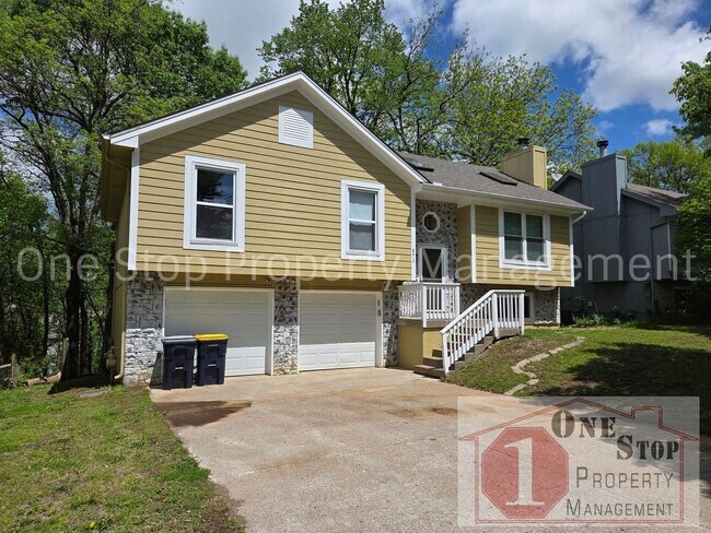 Building Photo - Beautiful 3 Bedroom 2.5 Bathroom in KCMO!